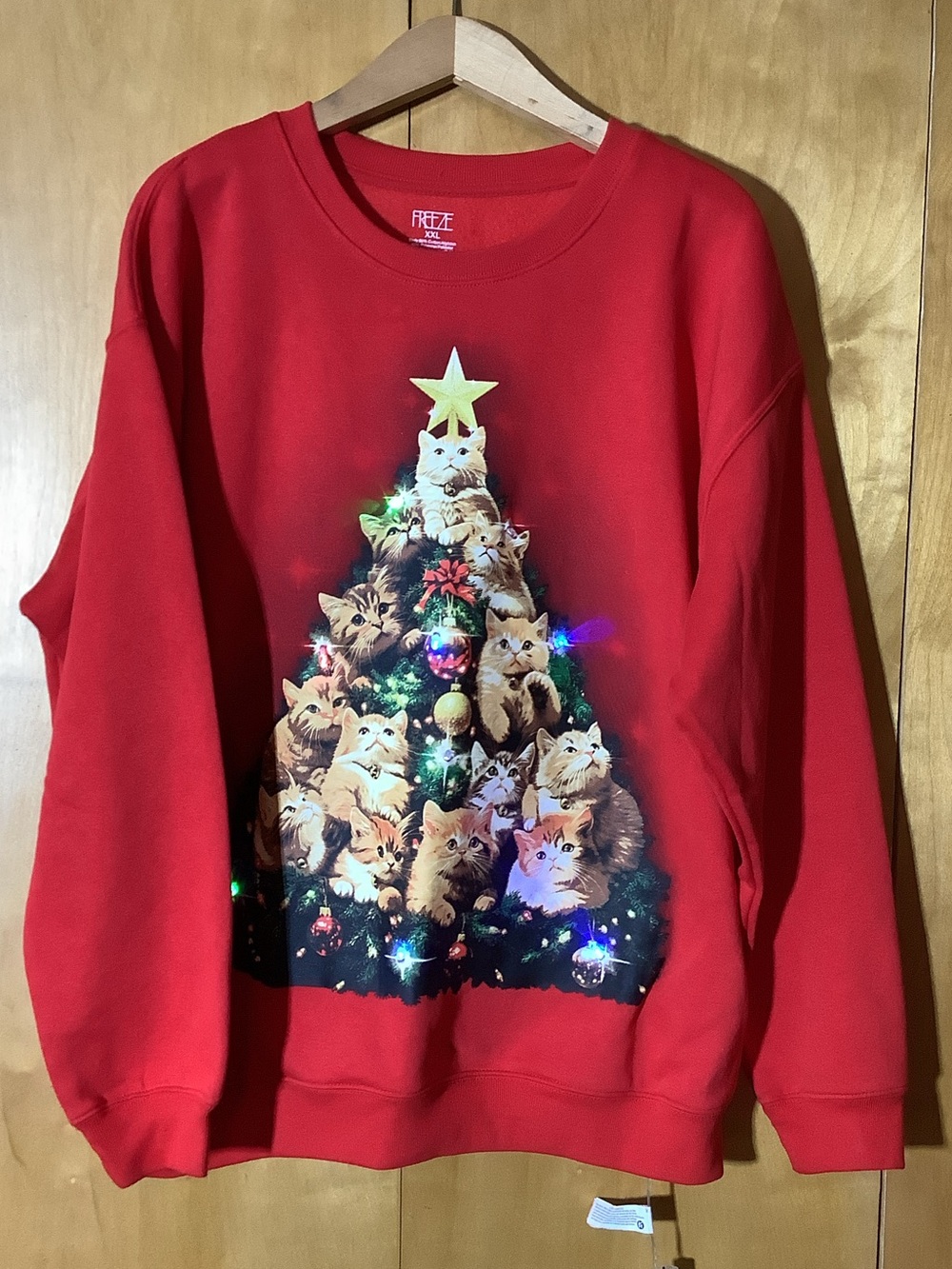 Freeze light up red sweatshirt with tree and cats, size XXL